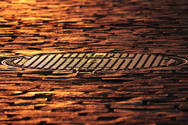 manhole-cover-3678303_640.jpg